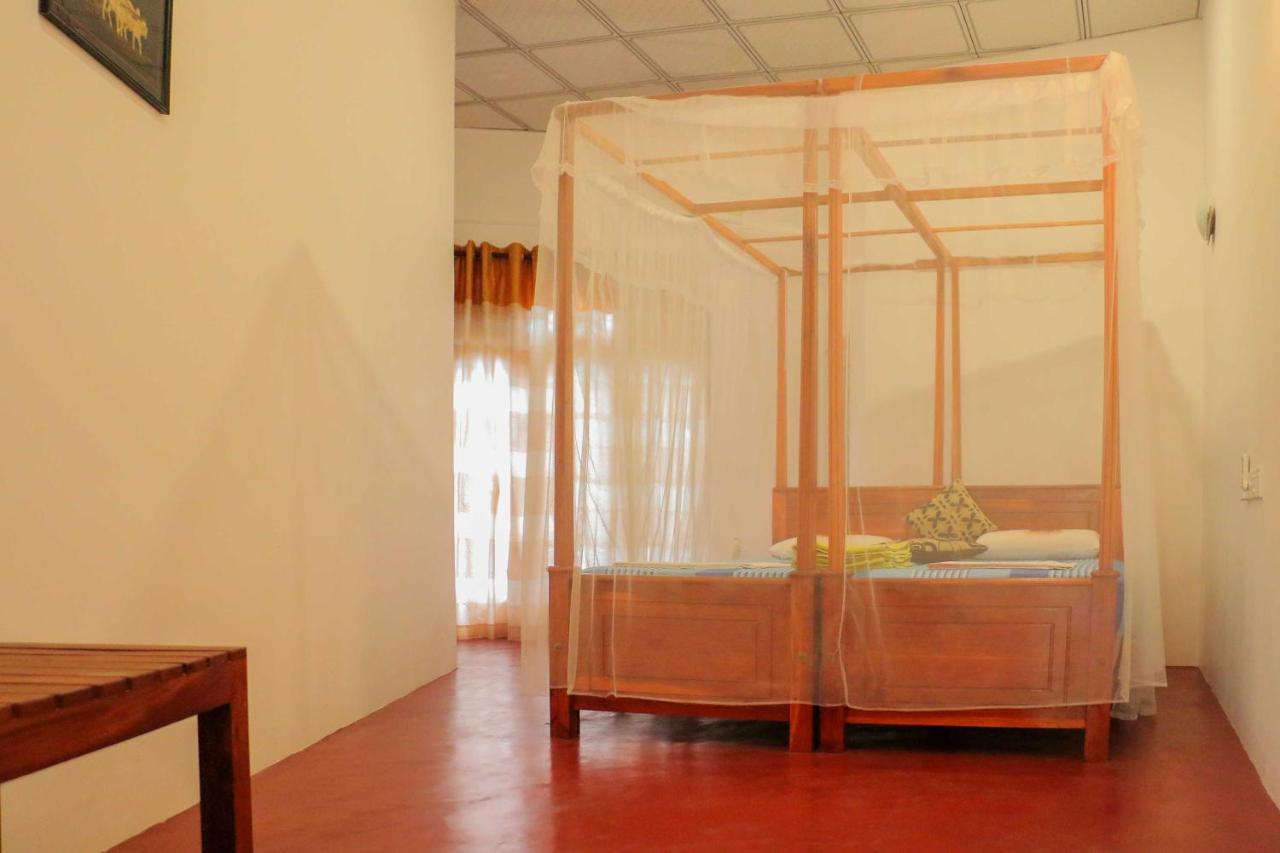 Julia Safari Inn Tissamaharama Zewnętrze zdjęcie